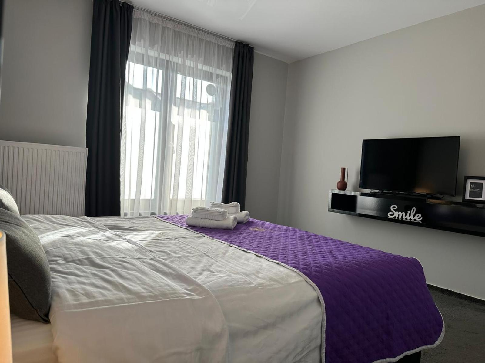 Luxury Glam Apartments & Studios Near Coresi Mall Braşov Eksteriør billede