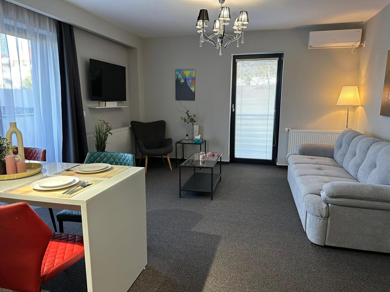 Luxury Glam Apartments & Studios Near Coresi Mall Braşov Eksteriør billede