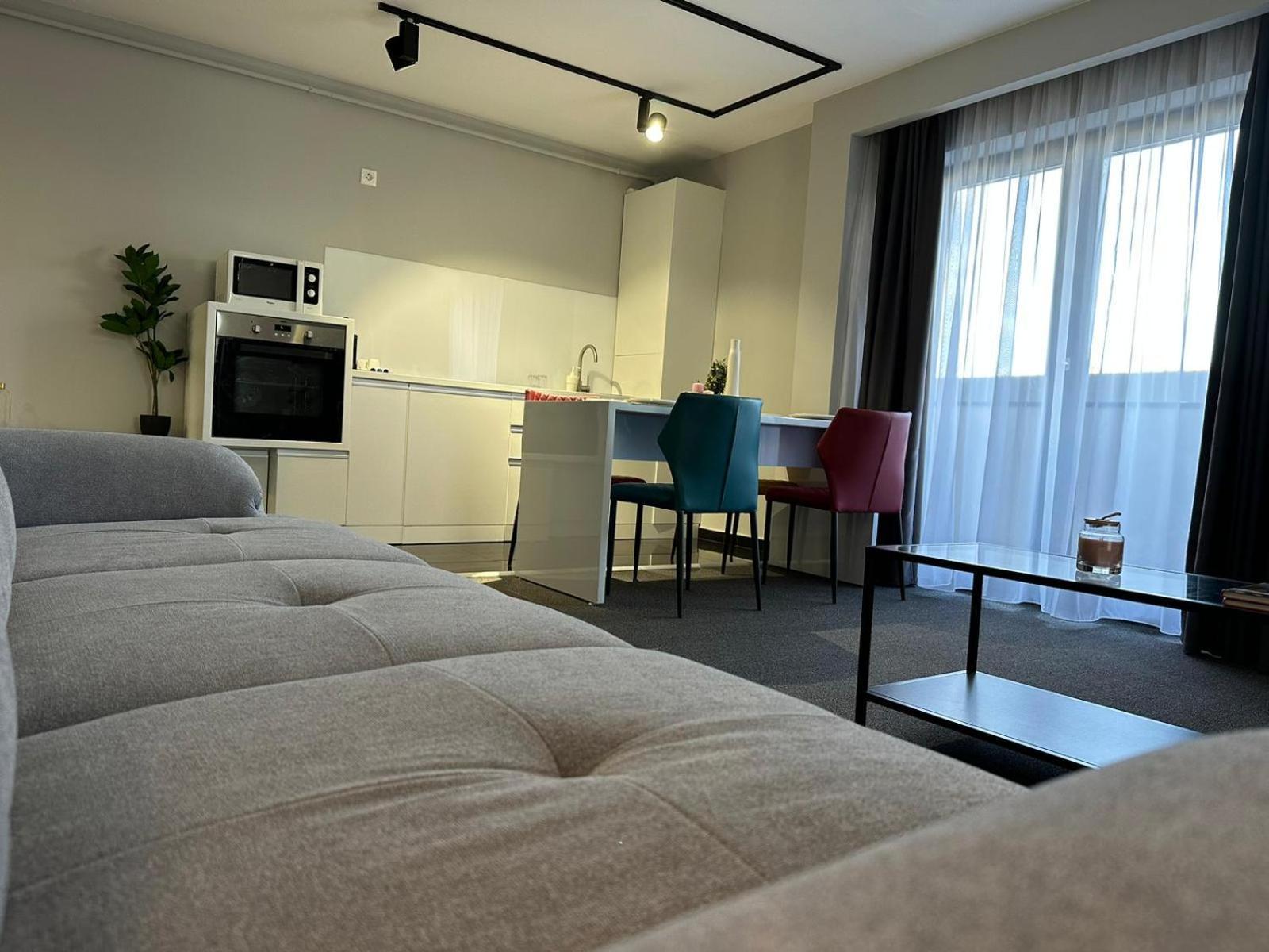 Luxury Glam Apartments & Studios Near Coresi Mall Braşov Eksteriør billede