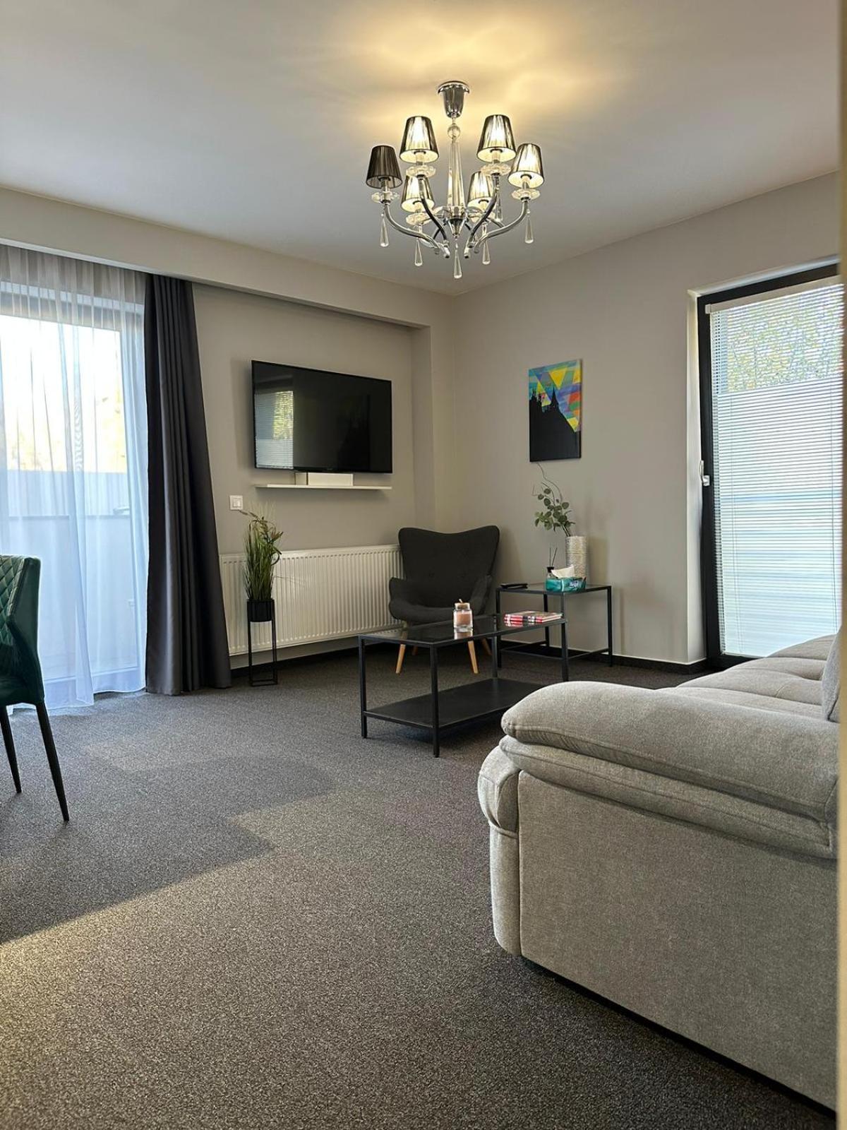 Luxury Glam Apartments & Studios Near Coresi Mall Braşov Eksteriør billede