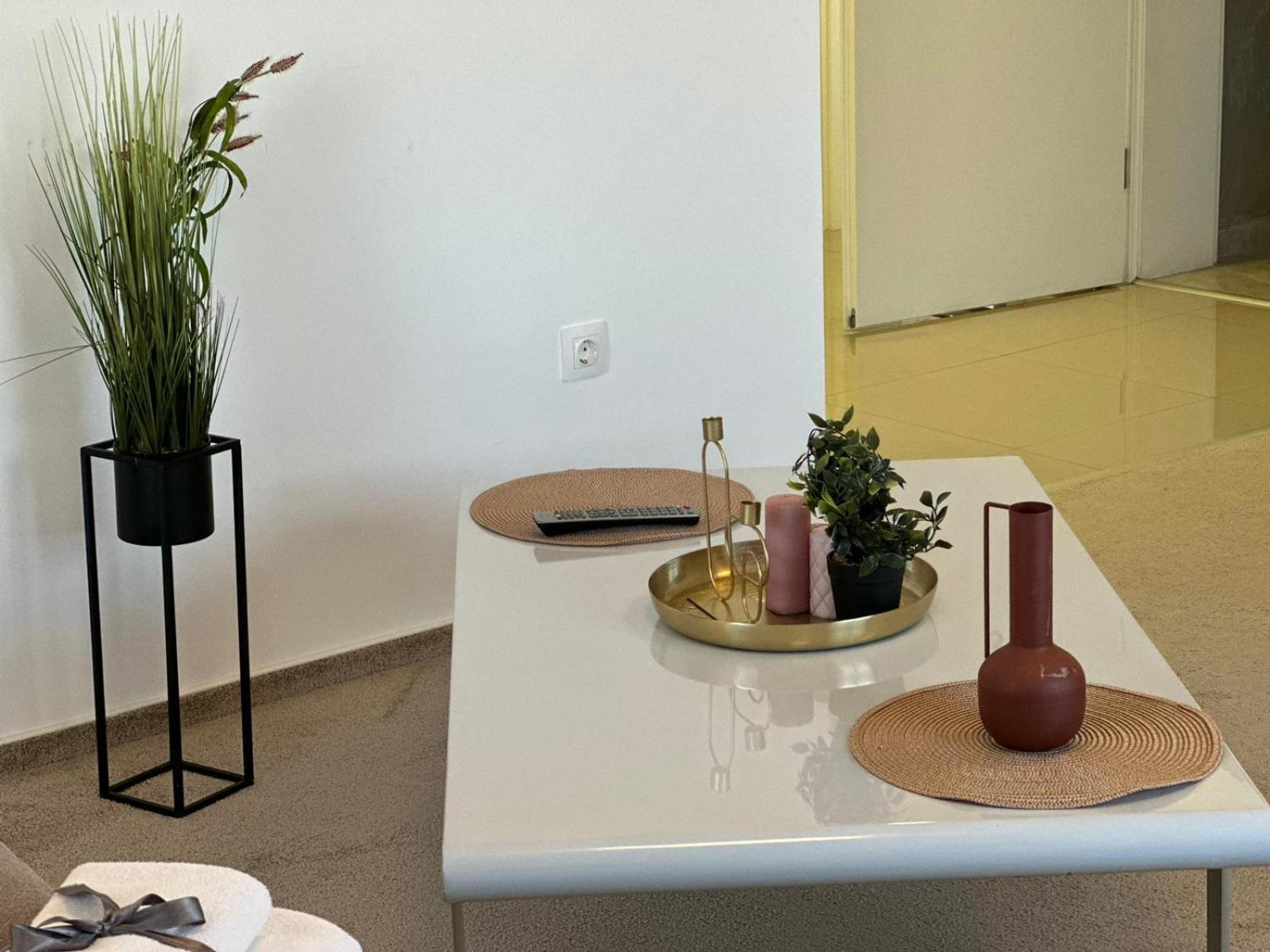 Luxury Glam Apartments & Studios Near Coresi Mall Braşov Eksteriør billede