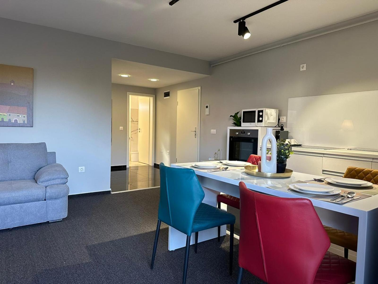 Luxury Glam Apartments & Studios Near Coresi Mall Braşov Eksteriør billede
