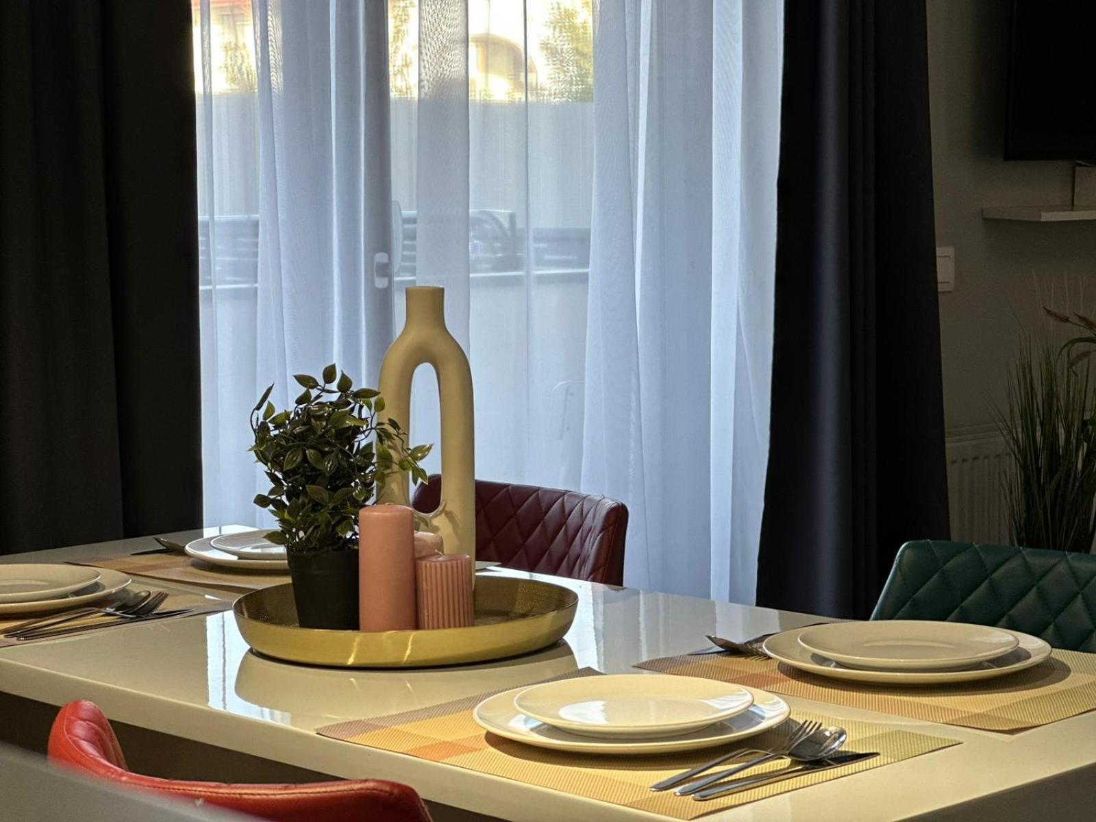 Luxury Glam Apartments & Studios Near Coresi Mall Braşov Eksteriør billede
