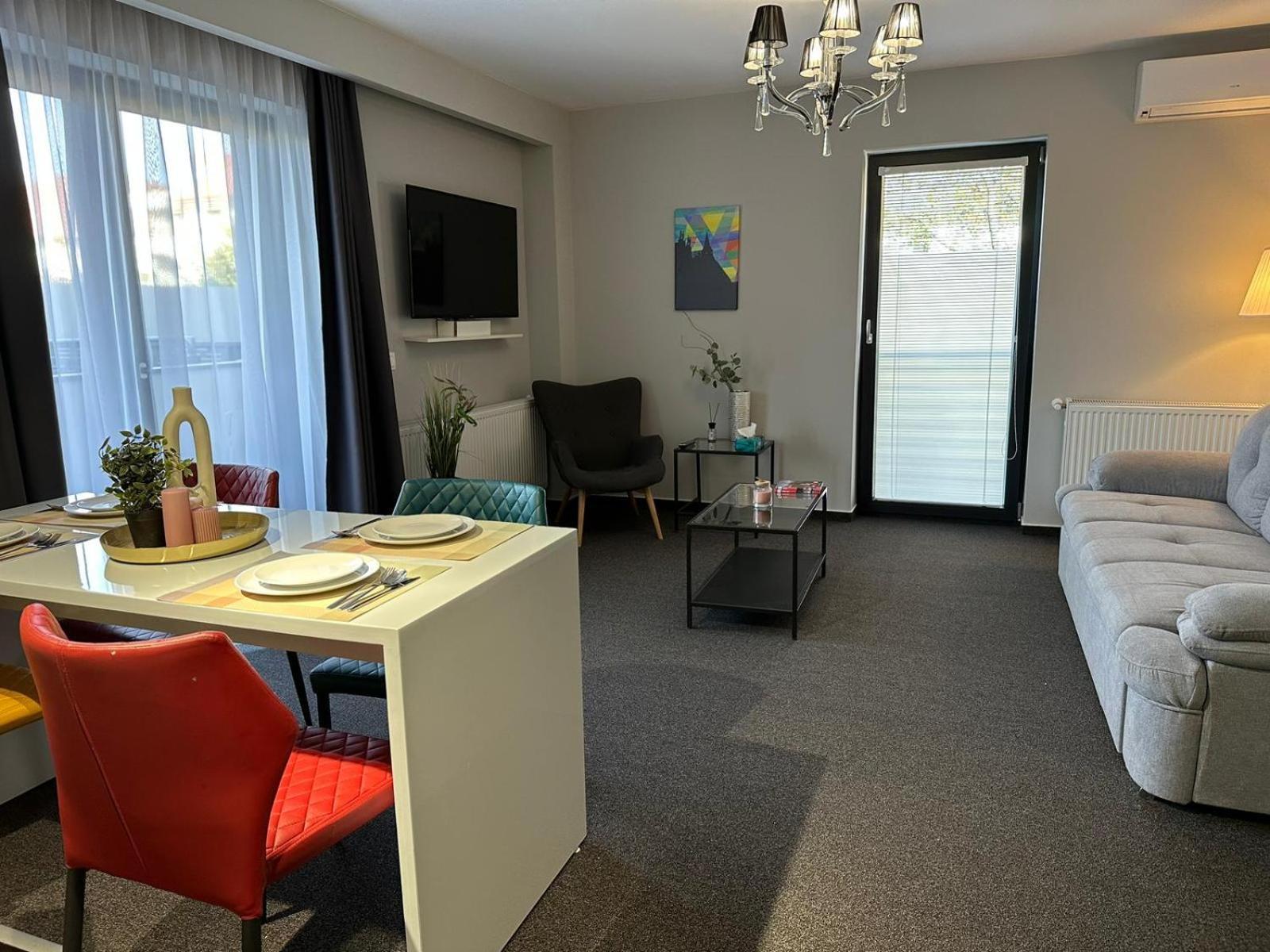 Luxury Glam Apartments & Studios Near Coresi Mall Braşov Eksteriør billede