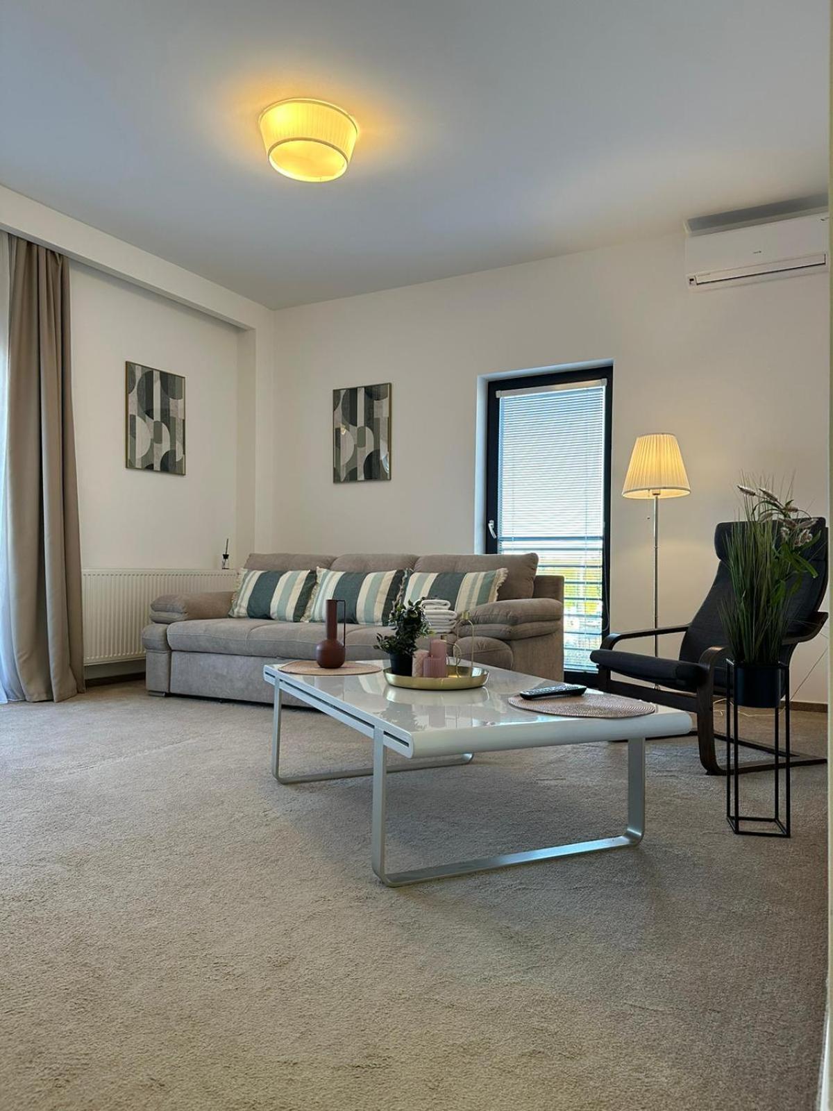 Luxury Glam Apartments & Studios Near Coresi Mall Braşov Eksteriør billede