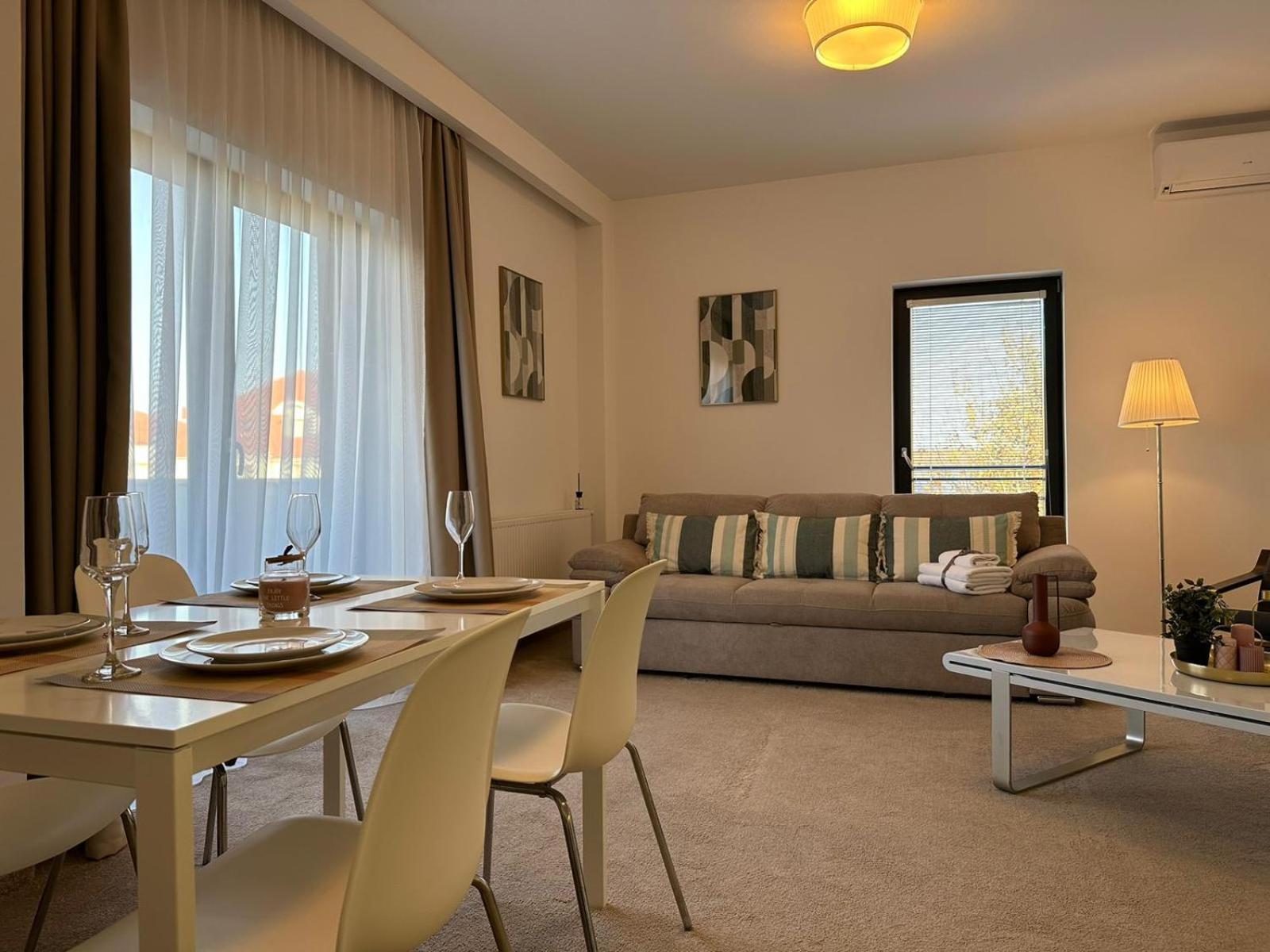 Luxury Glam Apartments & Studios Near Coresi Mall Braşov Eksteriør billede