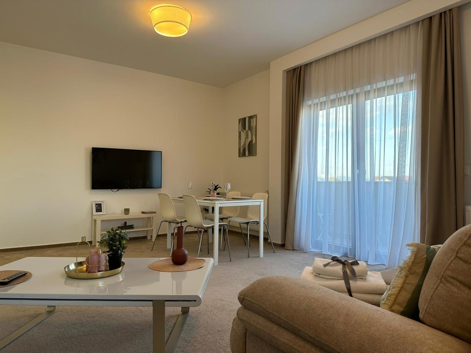 Luxury Glam Apartments & Studios Near Coresi Mall Braşov Eksteriør billede