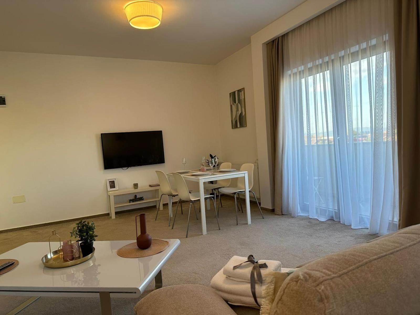 Luxury Glam Apartments & Studios Near Coresi Mall Braşov Eksteriør billede