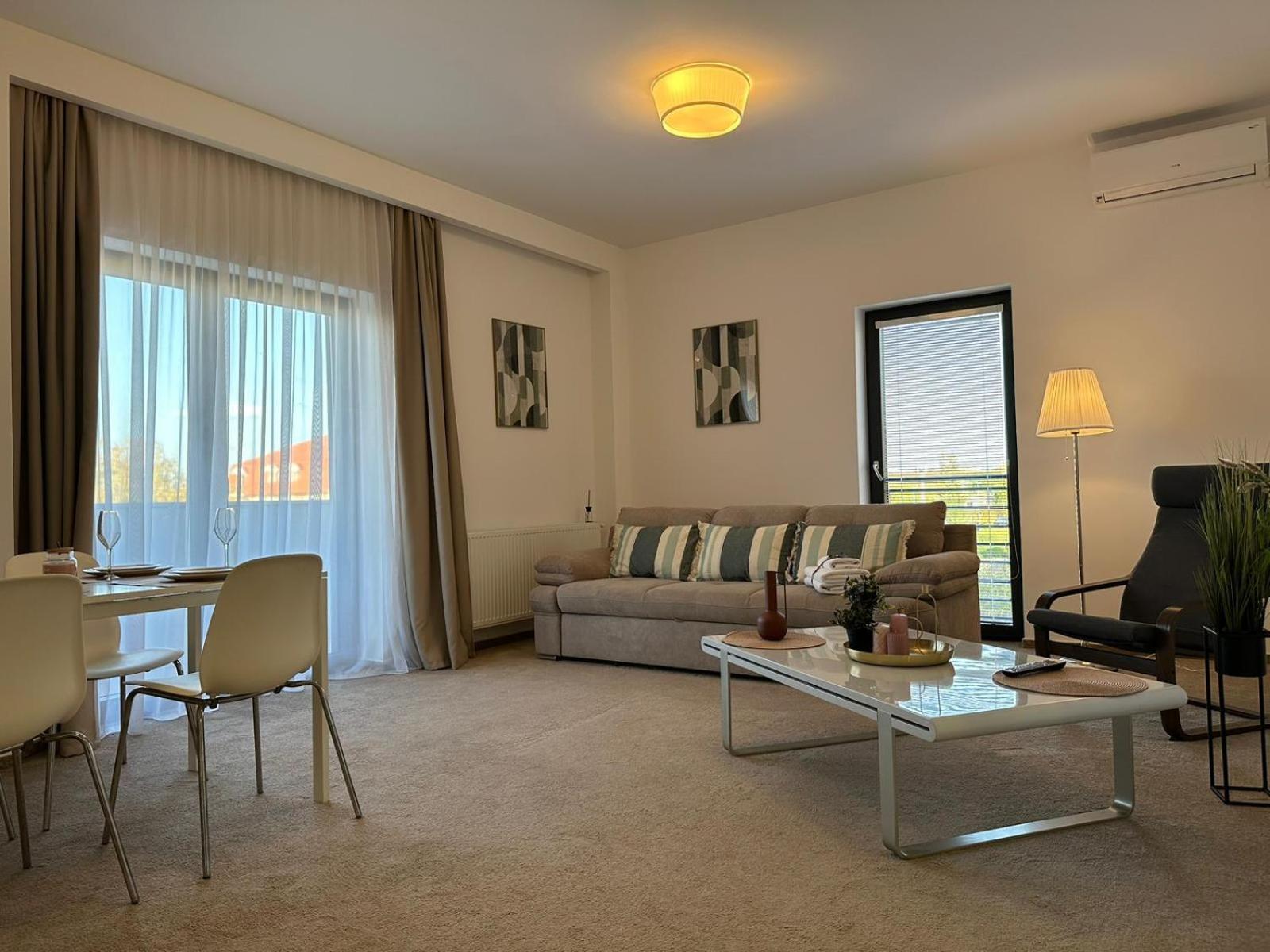 Luxury Glam Apartments & Studios Near Coresi Mall Braşov Eksteriør billede