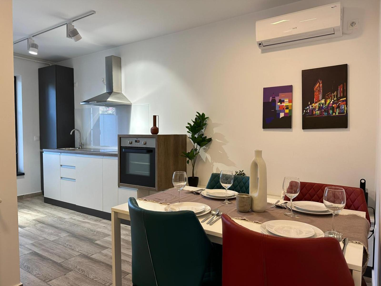 Luxury Glam Apartments & Studios Near Coresi Mall Braşov Eksteriør billede